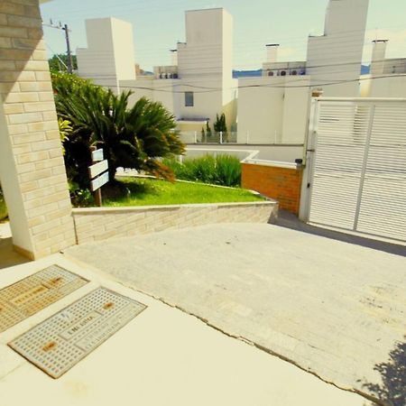 1079 - Apartamento Com Vista Para O Mar Em Bombinhas Esterno foto