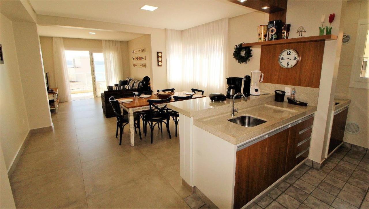 1079 - Apartamento Com Vista Para O Mar Em Bombinhas Esterno foto