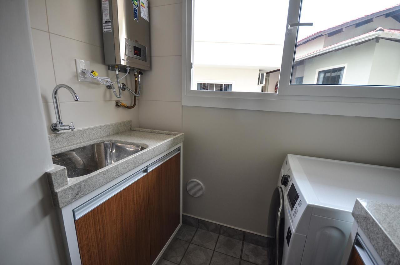 1079 - Apartamento Com Vista Para O Mar Em Bombinhas Esterno foto